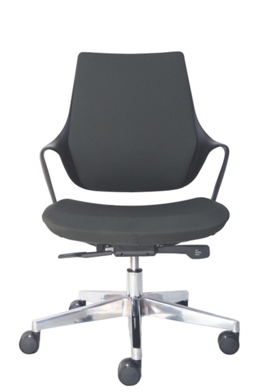 Hình ảnh sản phẩm Ghế văn phòng DP 818B trên nền sáng trung tính, thể hiện sự sang trọng và hiện đại.