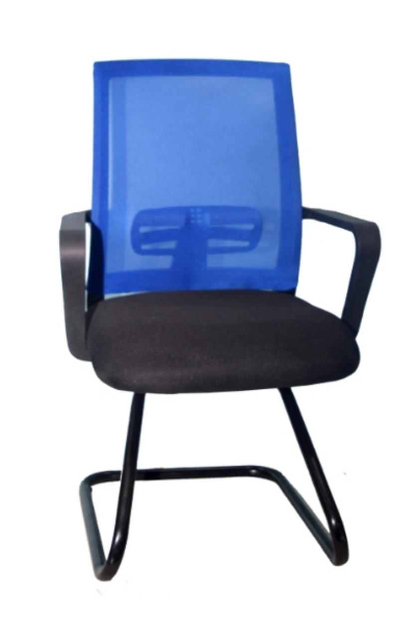 Ghế văn phòng DP 8313Q với thiết kế bàn chân quỳ chắc chắn và lưng lưới thoáng khí cho cảm giác ngồi thoải mái.