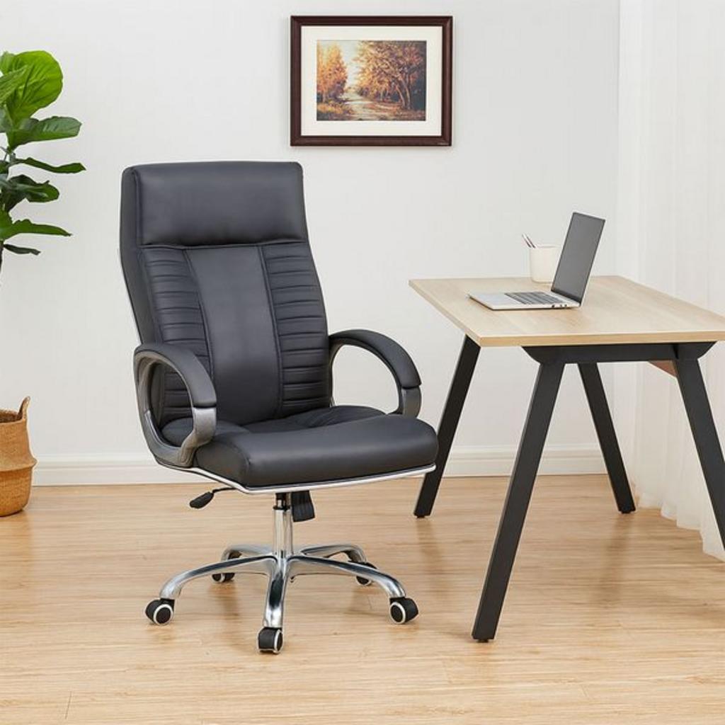 Ghế xoay 360 độ giúp di chuyển linh hoạt và tiện lợi trong không gian làm việc.