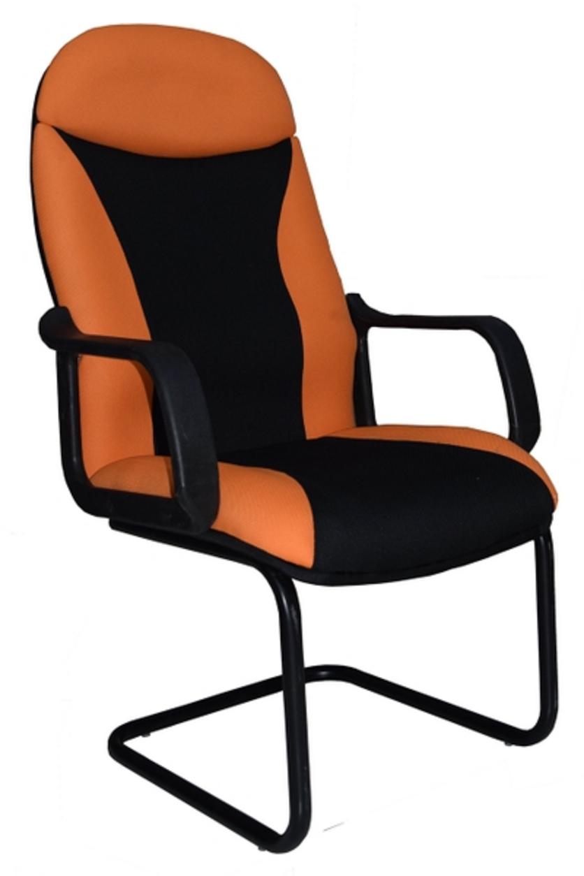 Ghế văn phòng DP4113 nổi bật với thiết kế chắc chắn và đệm mút êm ái.