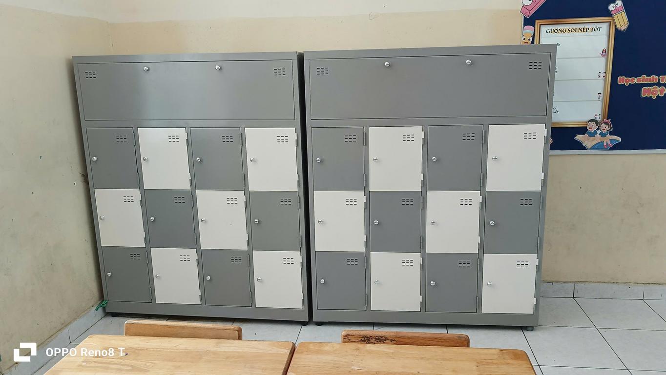 Hình ảnh tổng quan của Tủ 12 ngăn và ngăn để đồ 12C4KD, tôn lên thiết kế hiện đại và chắc chắn.