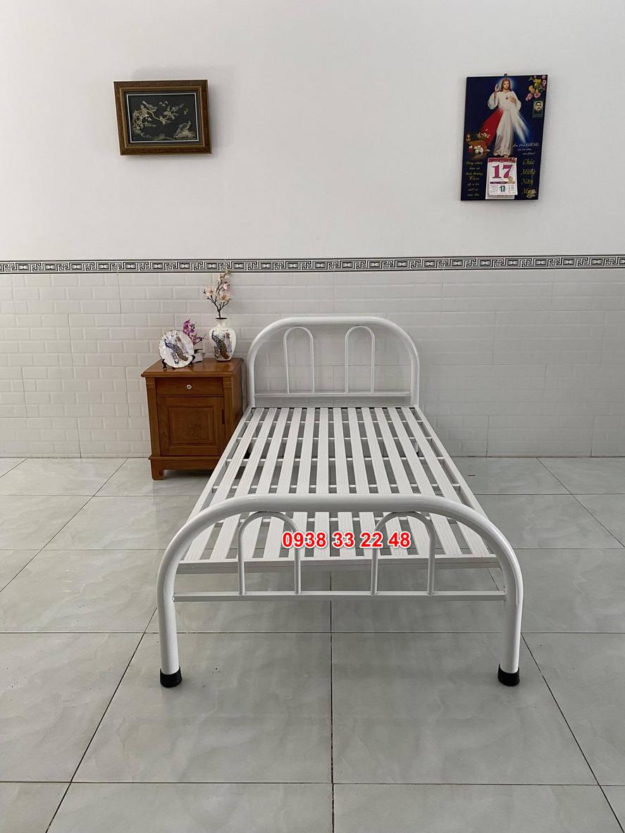 Ảnh chụp nổi bật của Giường sắt đơn tròn ngang 80cm trong không gian hiện đại, sang trọng.