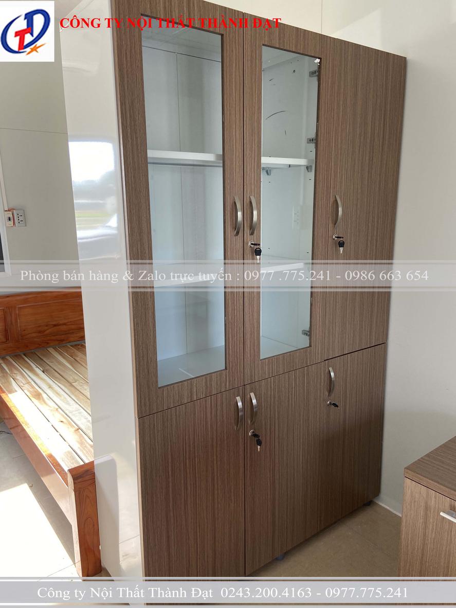 Khoang kính với đợt di động giúp sắp xếp linh hoạt, dễ dàng quan sát.