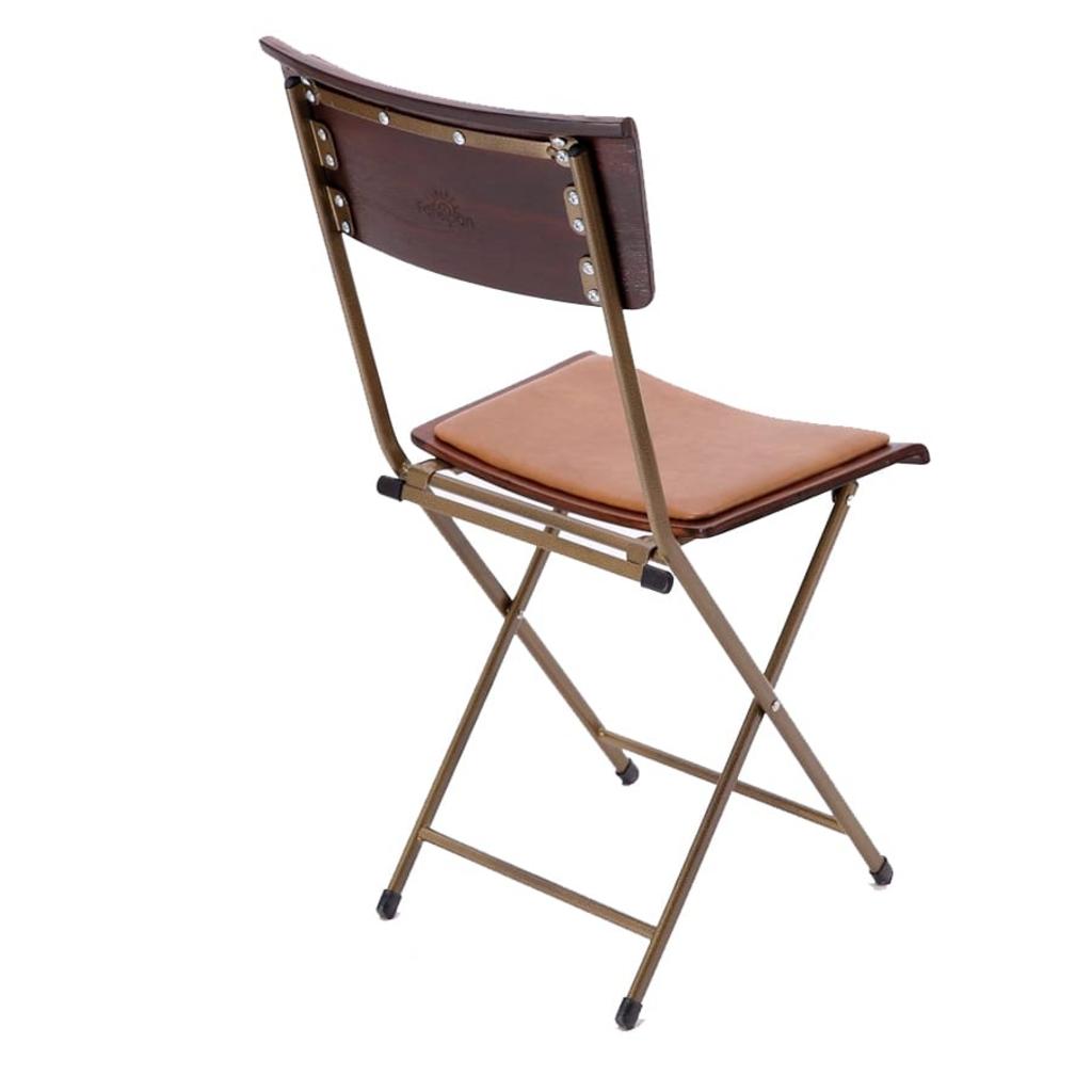 Gỗ Acacia tự nhiên được xử lý chống nước và mối mọt, bền bỉ theo thời gian.