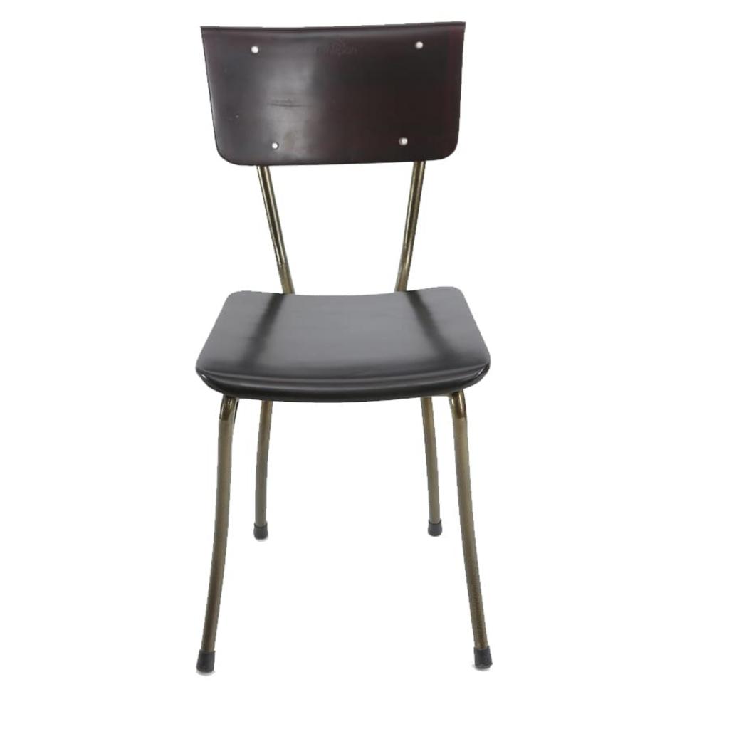 Chi tiết vân gỗ Acacia tự nhiên hơn 10 năm tuổi thể hiện chất lượng bền bỉ.