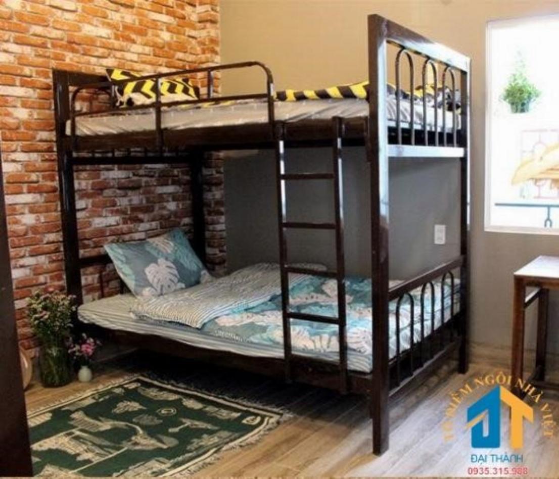 Gỗ MFC chống ẩm cao cấp giúp bảo vệ bàn học và giá sách khỏi ẩm mốc, bền đẹp lâu dài.