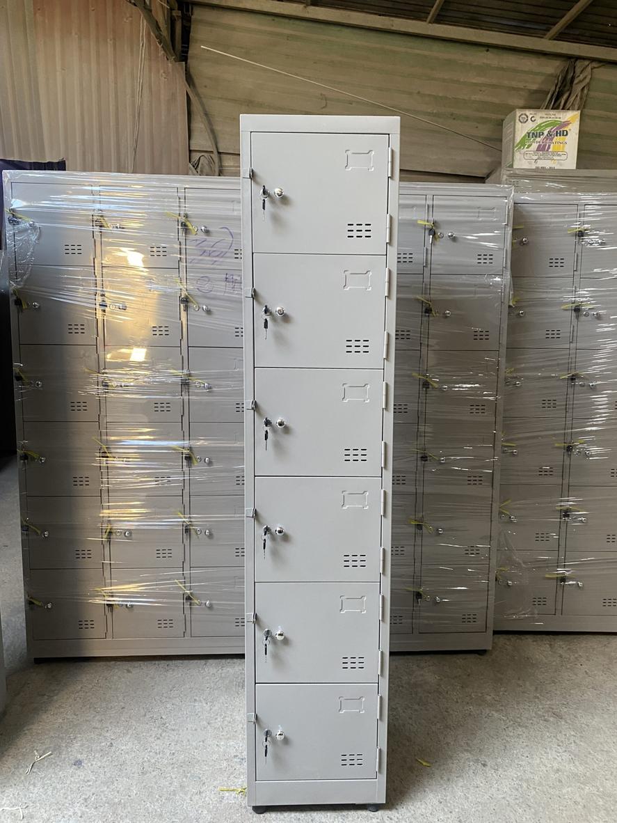 Khóa locker tiêu chuẩn với tai móc khóa; có thể nâng cấp lên khóa điện tử.