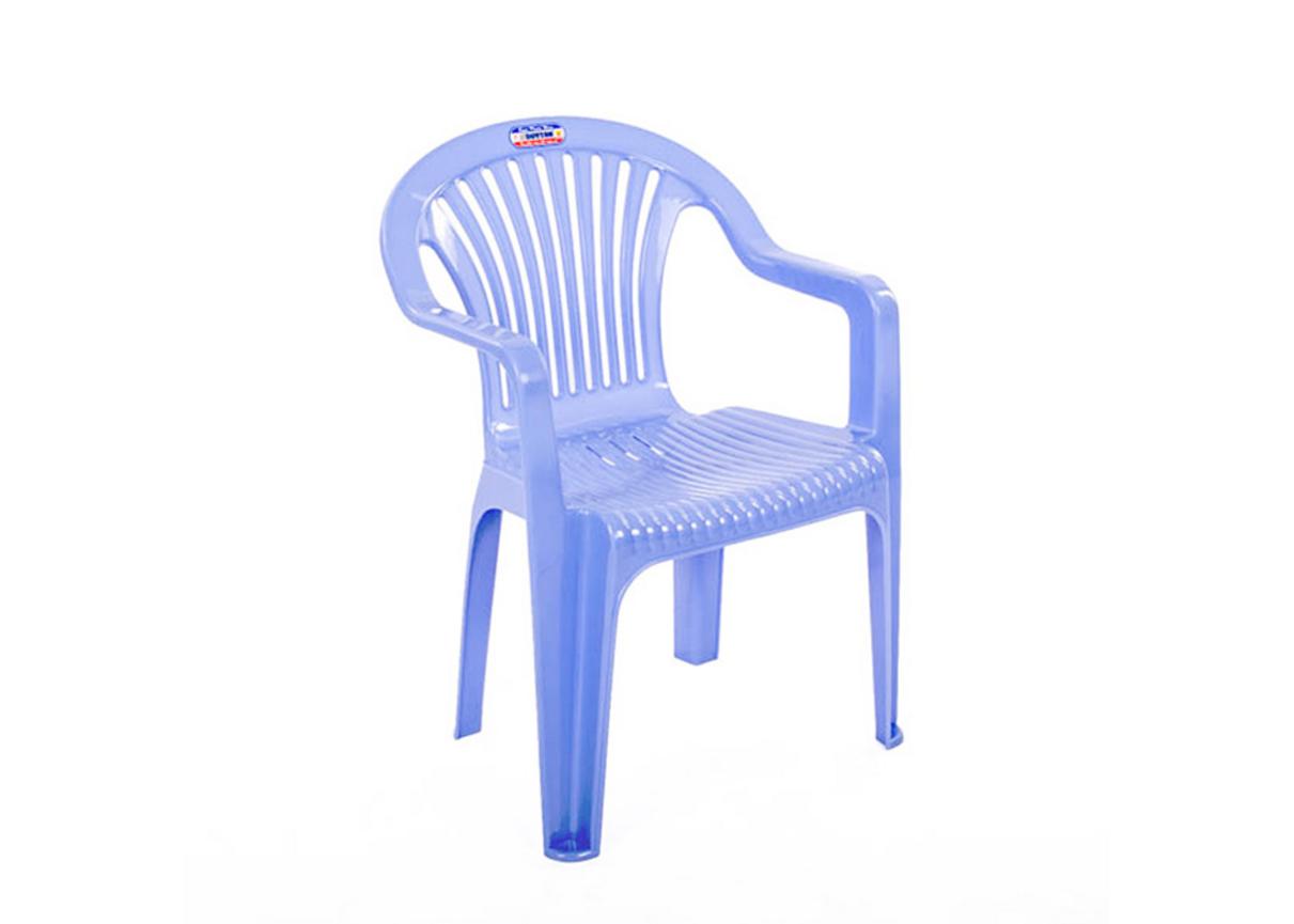 Ghế bành trung No.GB007 (màu Đỏ) trưng bày trong không gian bếp/quán ăn hiện đại.