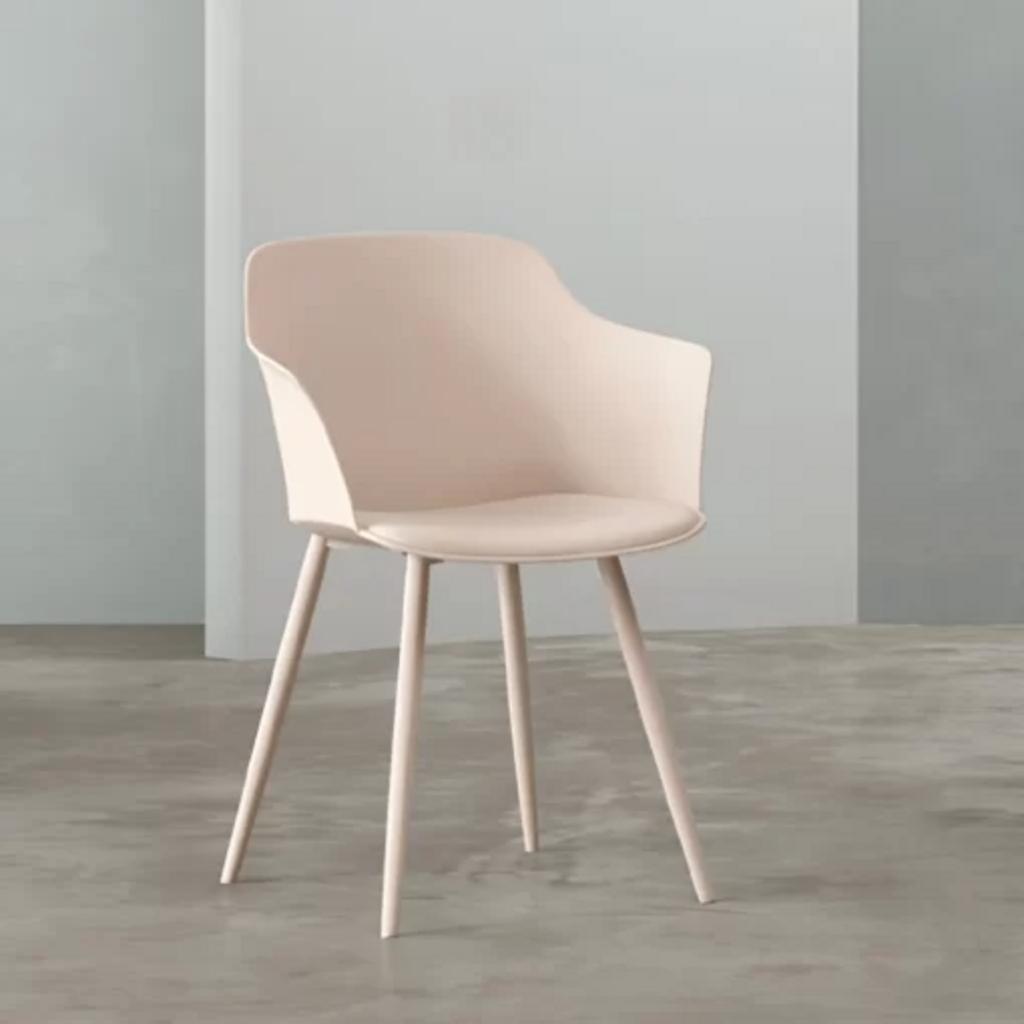 Ghế 3028A nổi bật với thiết kế chắc chắn và thoải mái.