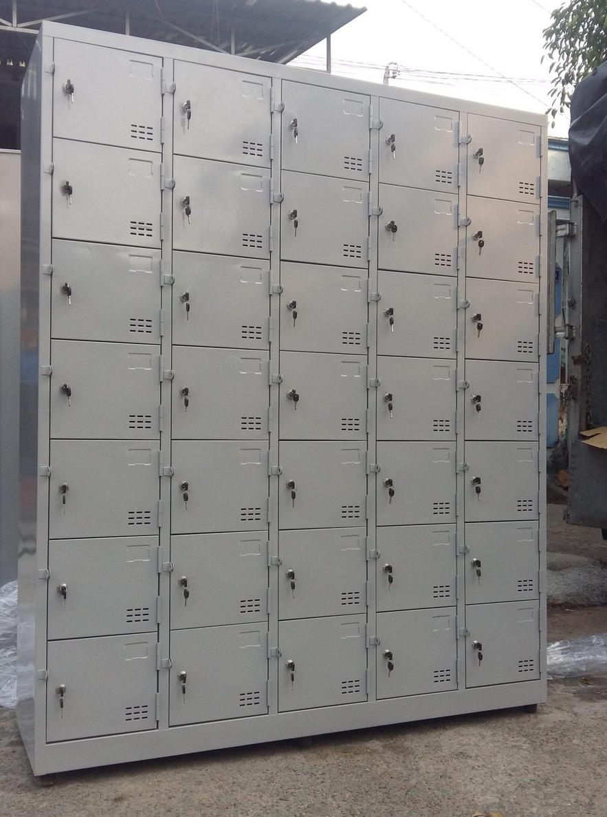 Tủ locker 35 ngăn 5 khoang 35C5K — thiết kế gọn, màu ghi xám bền bỉ.