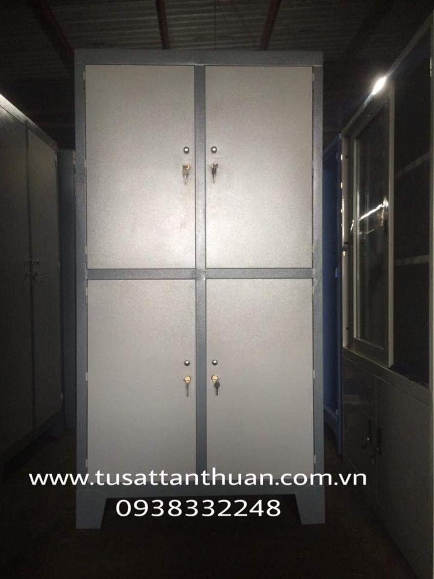 Tủ sắt quân đội 4 cánh mở QD4CM — thiết kế tiêu chuẩn, màu ghi xám, phù hợp văn phòng và ký túc xá.