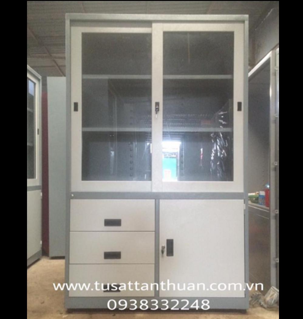 Tủ sắt quân đội 2 cửa lùa TQD2CL — thiết kế gọn, nhìn rõ bên trong nhờ cửa kính, phù hợp ký túc xá và văn phòng.