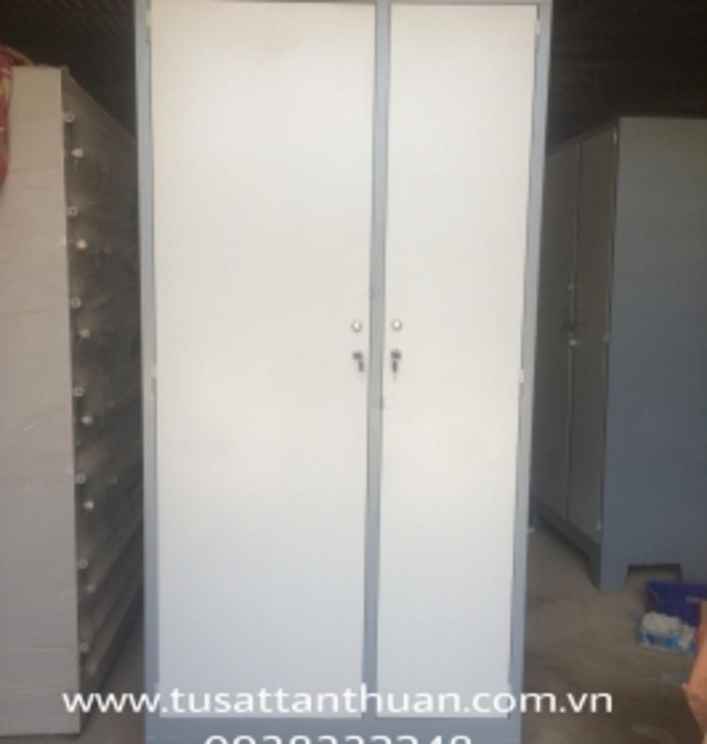 Tủ sắt quân đội 2 cánh mở lệch TQD2CML — thiết kế 2 khoang phân chia thông minh, bền bỉ với sơn tĩnh điện.