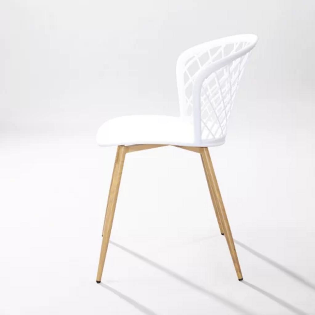 Ghế luôn giữ màu sắc tươi mới nhờ công nghệ chống UV.