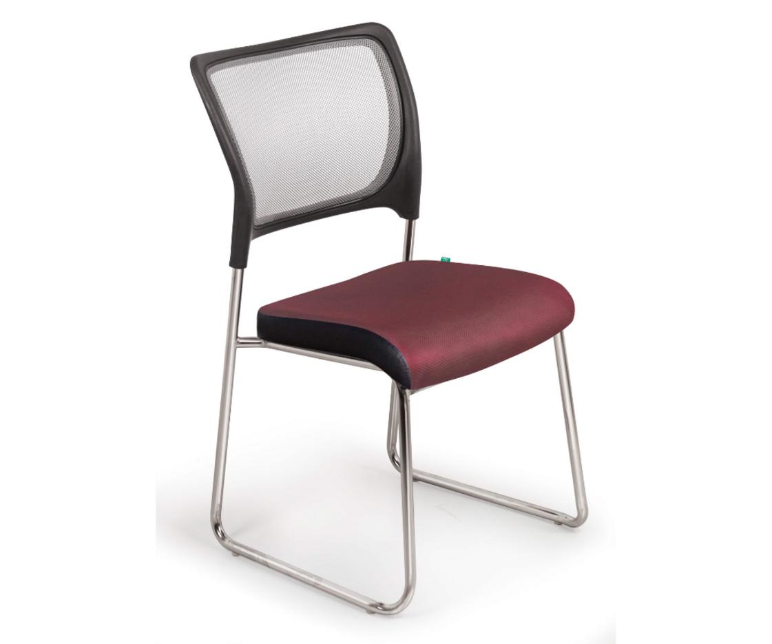 Ghế có thể xếp chồng giúp tiết kiệm diện tích khi không sử dụng.