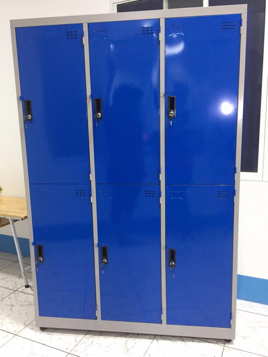 Khóa locker tay nắm âm và tai khóa móc giúp bảo mật cao cho từng ngăn.