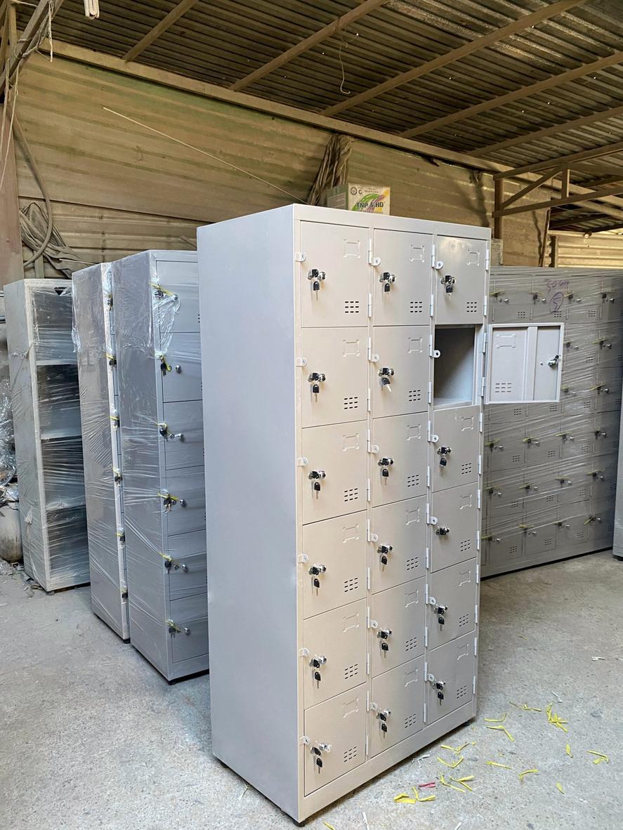 Khóa riêng biệt và tai khóa móc đảm bảo mức bảo mật cao cho từng ngăn.