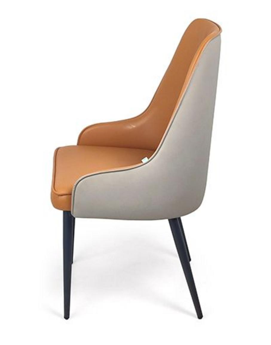 Khung chân làm từ ống tròn tóp côn Ø32mm, sơn tĩnh điện đen sần, vừa bền vừa đẹp.