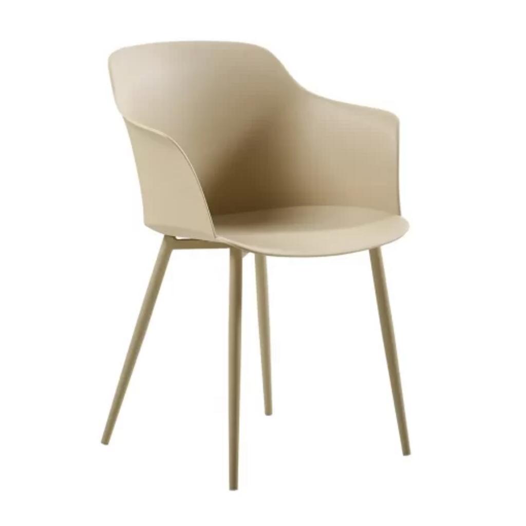 Khung ghế nhựa PP giúp Ghế 3028 bền bỉ và dễ dàng vệ sinh.