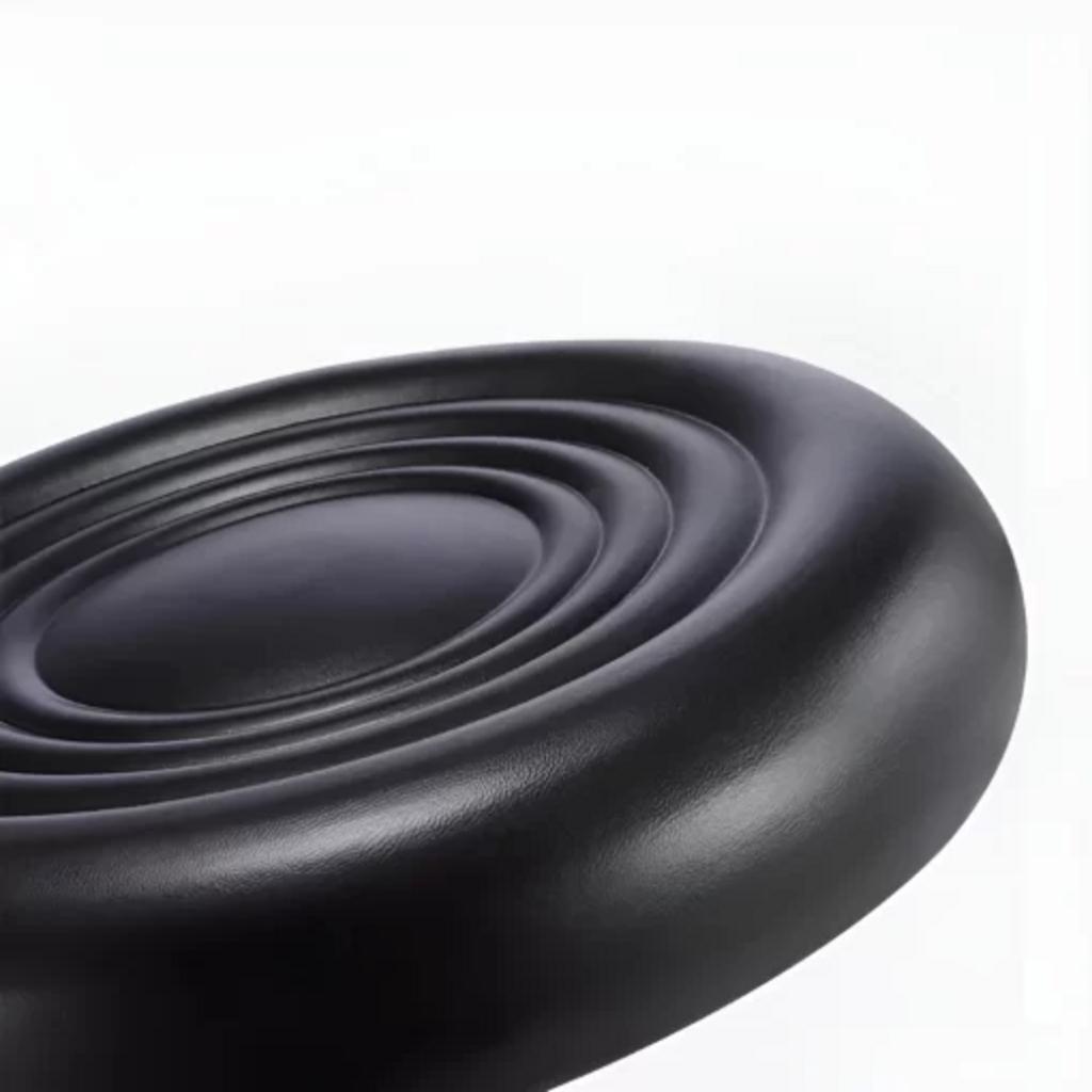 Khung gỗ tần bì tự nhiên cho độ bền cao và vẻ đẹp sang trọng.