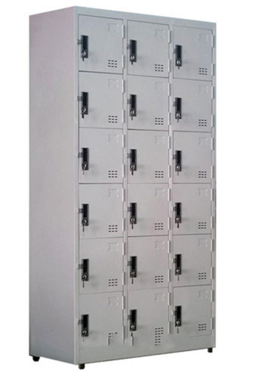 Khung hàn liền chắc chắn và chân cao su giúp tủ đứng vững và bền lâu.