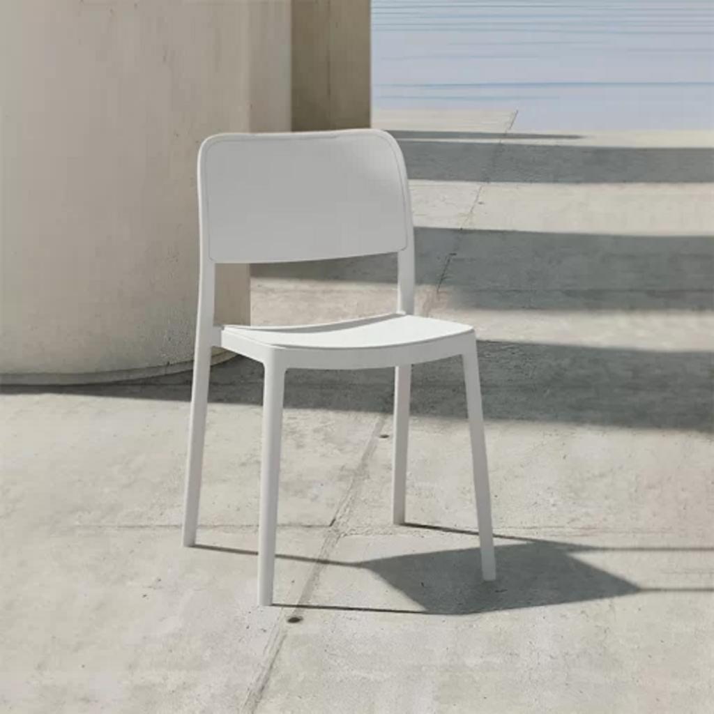 Khung inox 304 mạ titan bền bỉ và chống trầy xước của Ghế 3053.