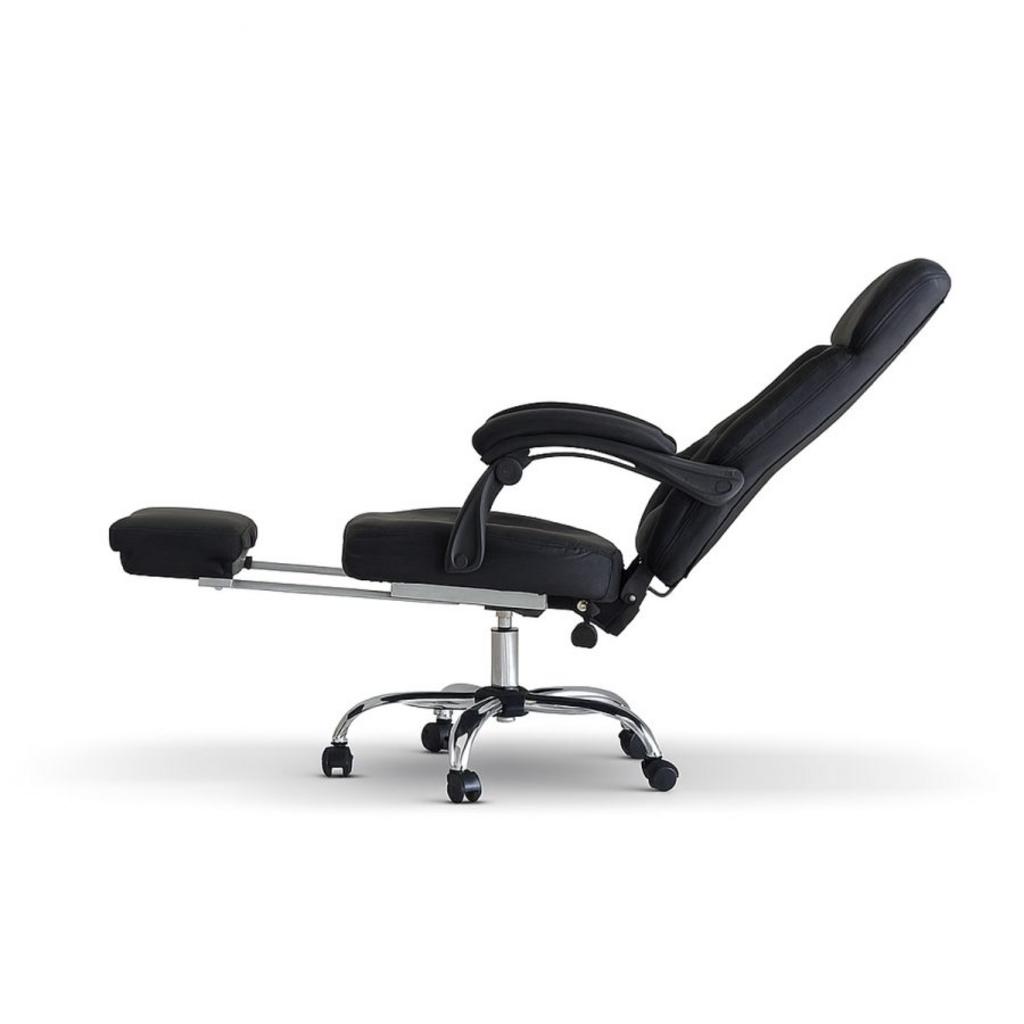 Khung lưng nhựa đen cách điệu vừa bền bỉ vừa đẹp mắt.