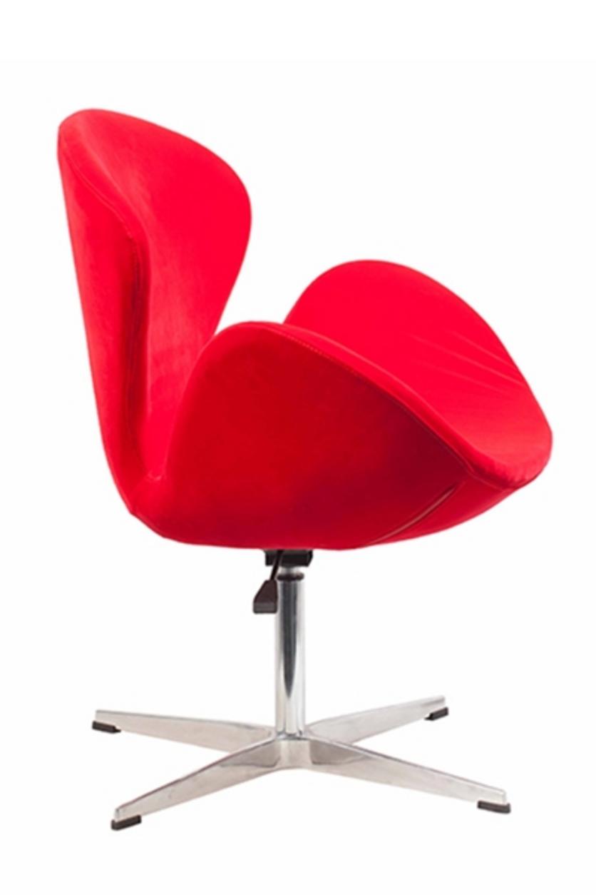 Khung nhôm đúc chắc chắn với chân xoay 4 cạnh giúp ghế ổn định và linh hoạt.