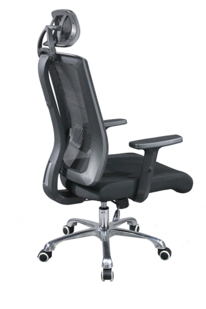 Khung nhựa bọc lưới giúp ghế luôn thoáng mát và bền bỉ trong suốt quá trình sử dụng.