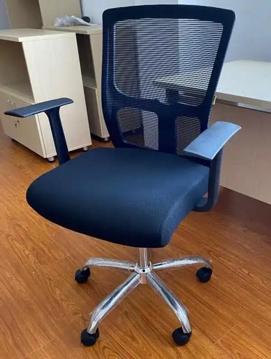 Khung nhựa bọc vải lưới thoáng khí của Ghế văn phòng DP8333 mang lại sự mát mẻ và dễ chịu.