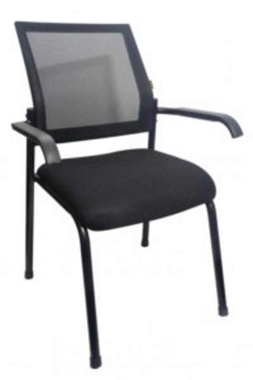 Khung nhựa đen cách điệu của Ghế văn phòng DP456, thể hiện sự bền bỉ và sang trọng.