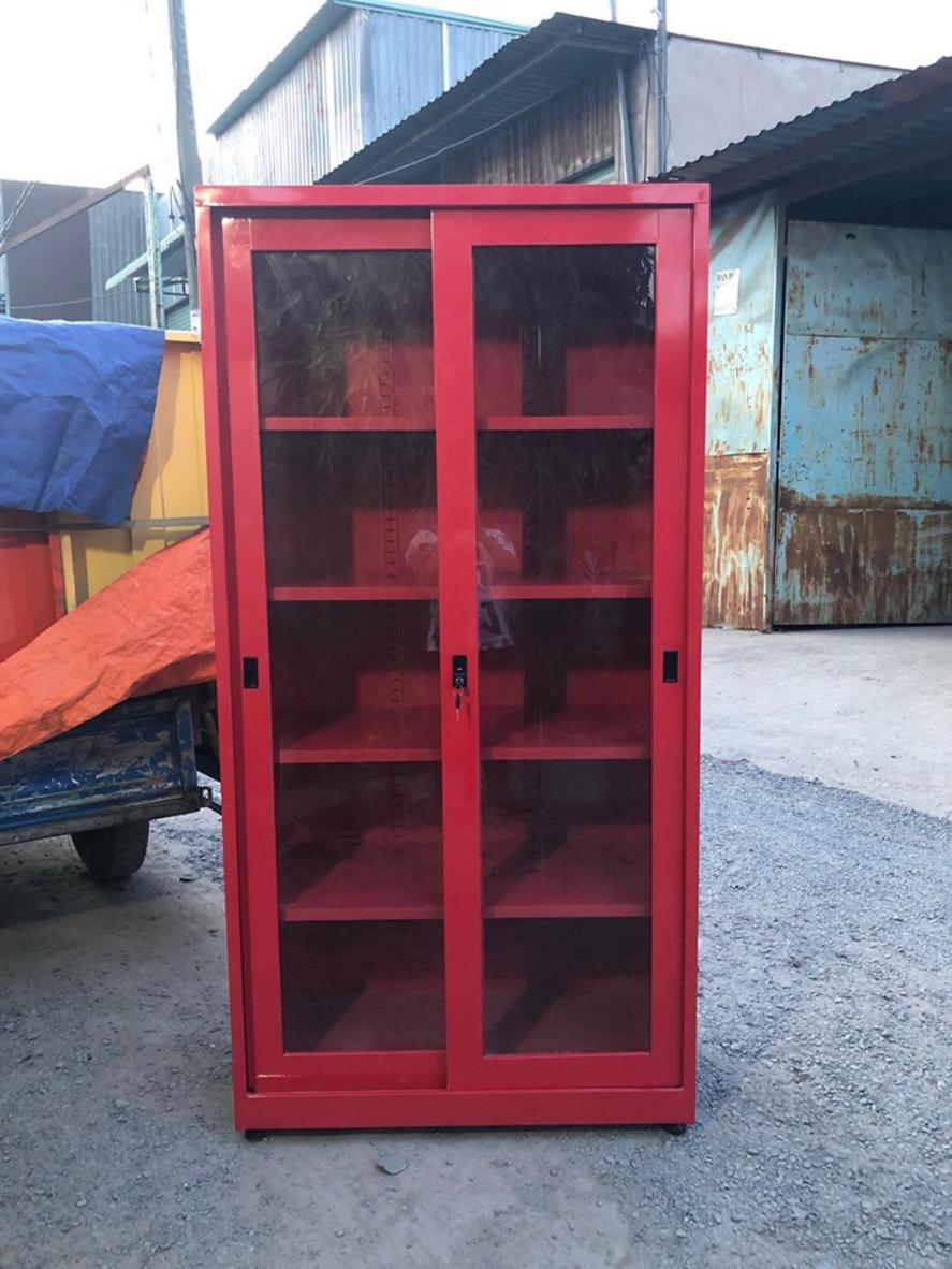 Khung sắt chắc chắn chịu lực tốt, giúp bảo vệ hồ sơ an toàn.