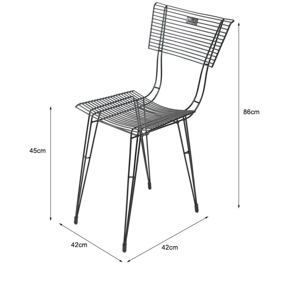 Khung sắt đặc được phủ lớp sơn tĩnh điện giúp bảo vệ ghế khỏi gỉ sét và thời tiết.