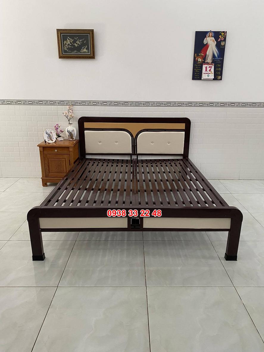 Ảnh chi tiết khung sắt hộp vuông 80x40 mm của giường.