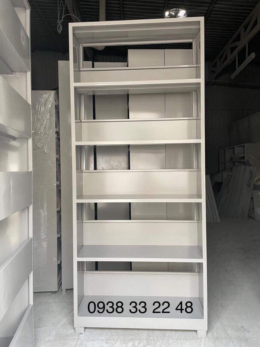 Khung cột trụ Omega 50x60 mm chắc chắn, chịu lực cao.