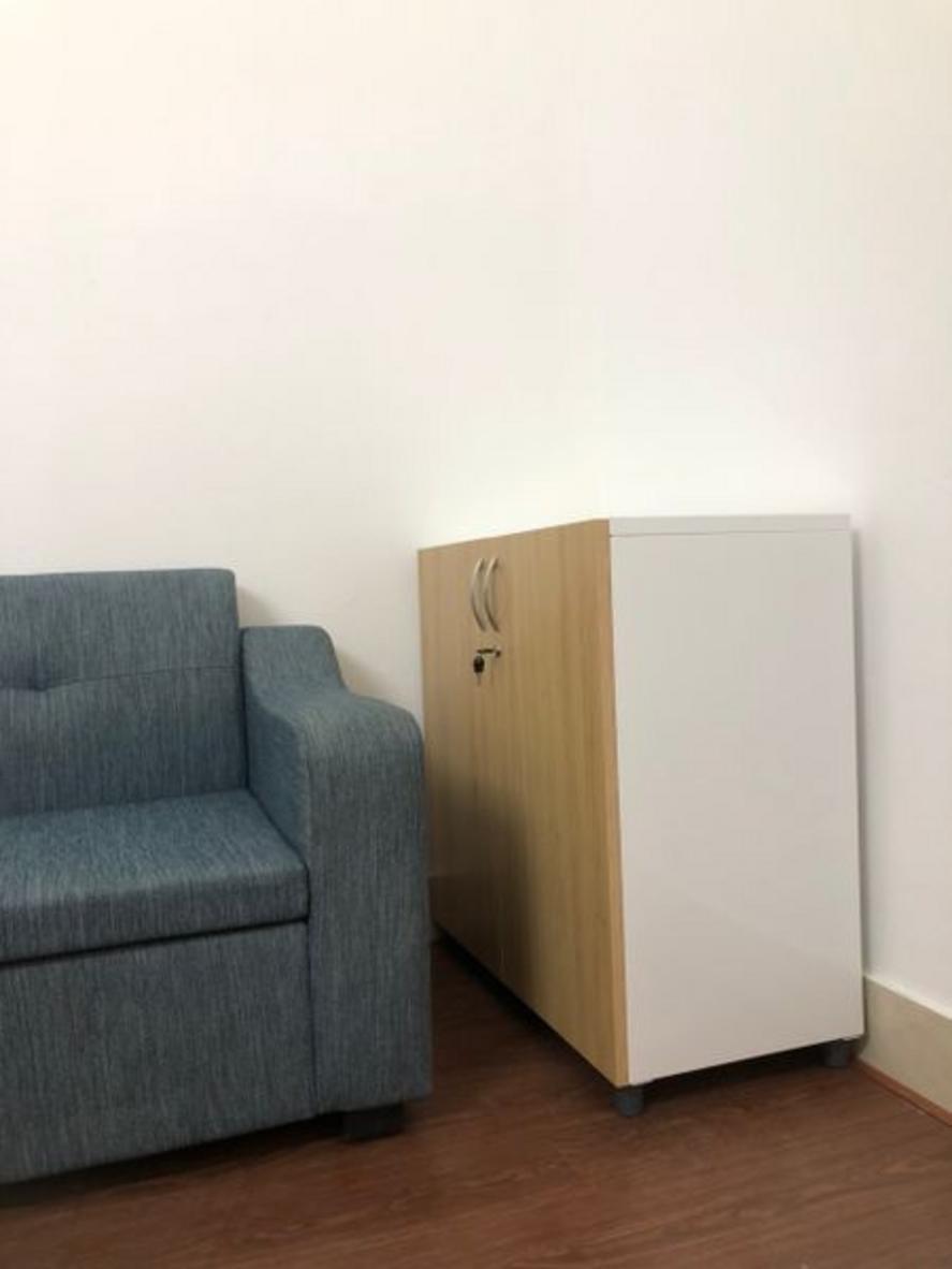 Khung thép sơn tĩnh điện màu trắng bền bỉ, giúp Tủ TSG02-2 giữ dáng và bền lâu.