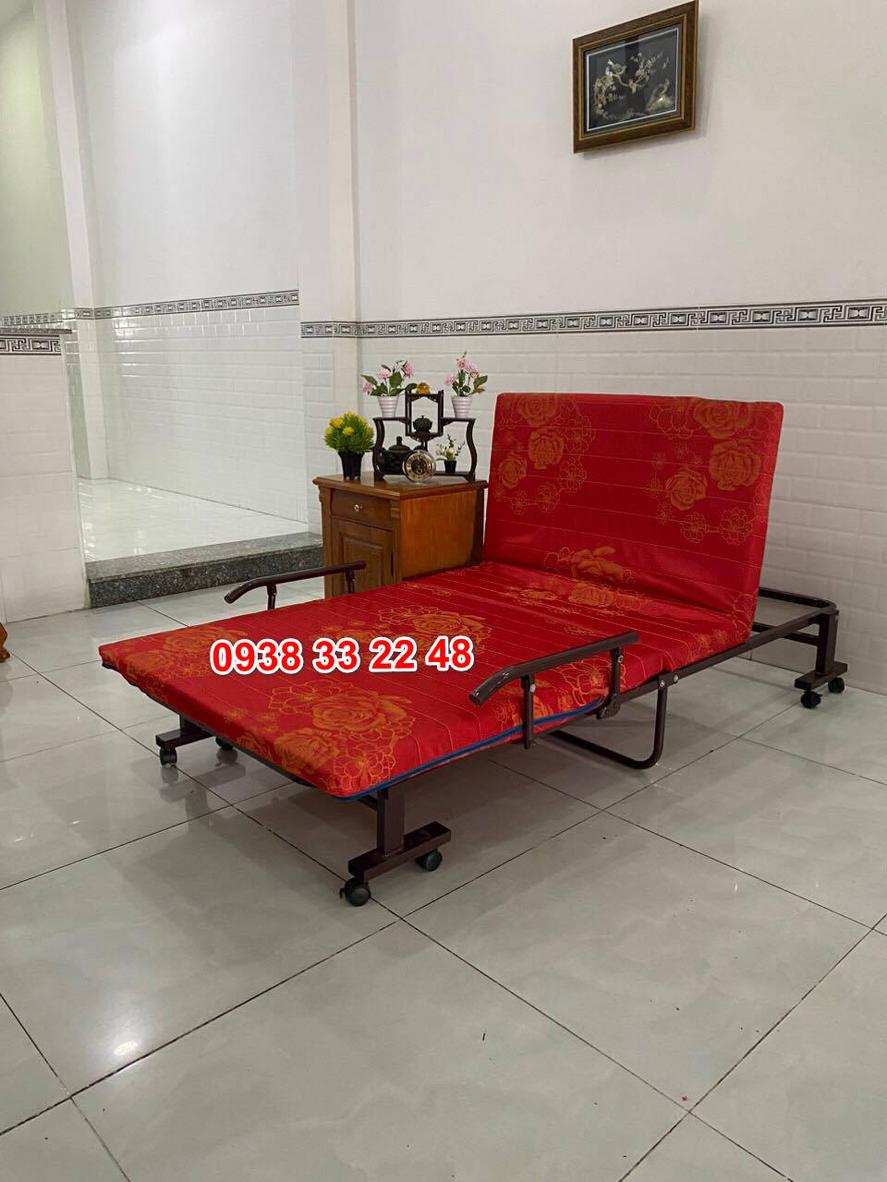 Khung thép sơn tĩnh điện tạo nên sự bền bỉ và chắc chắn cho giường.