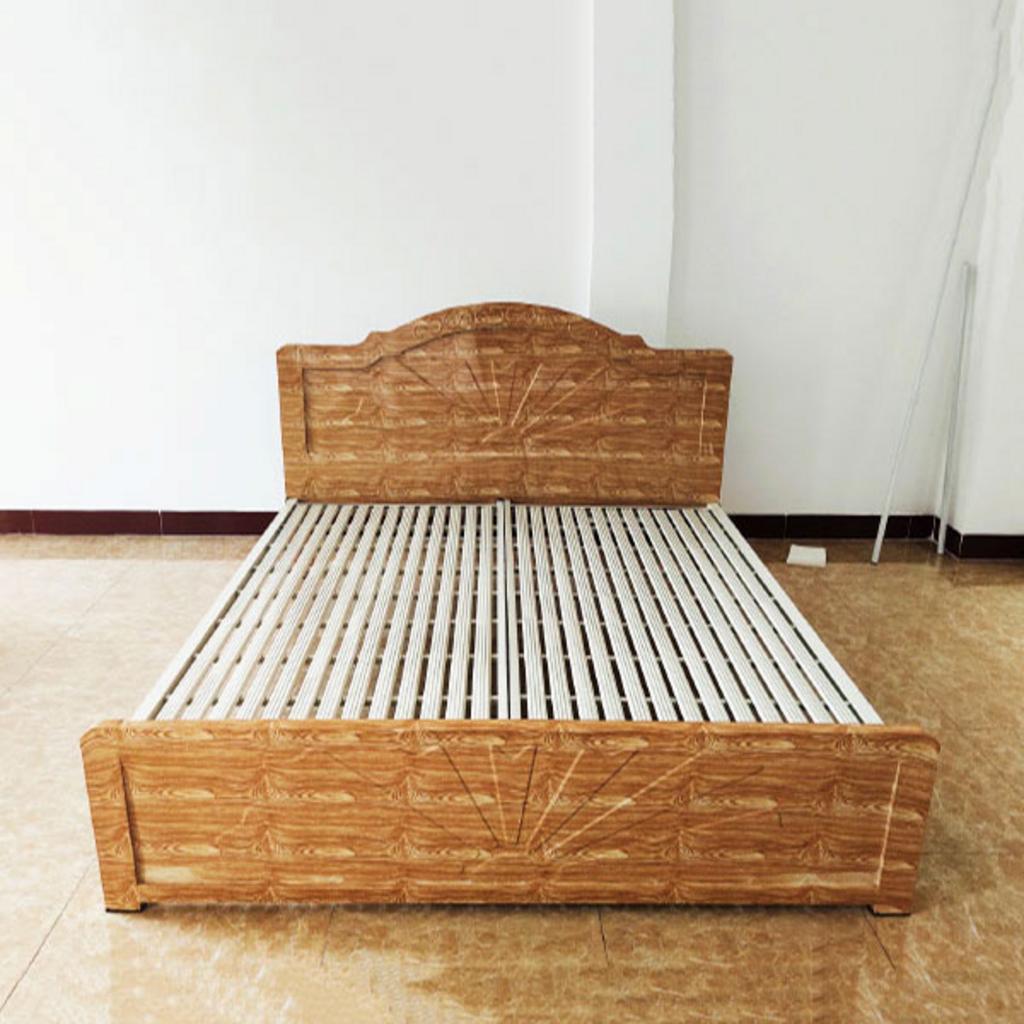 Ảnh phòng ngủ với giường sắt kích thước 1m4 x 2m phù hợp nhiều không gian.