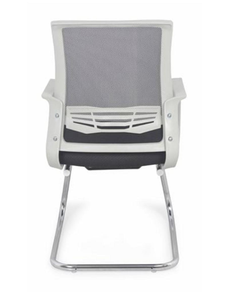 Kích thước chuẩn giúp ghế phù hợp với nhiều không gian làm việc.