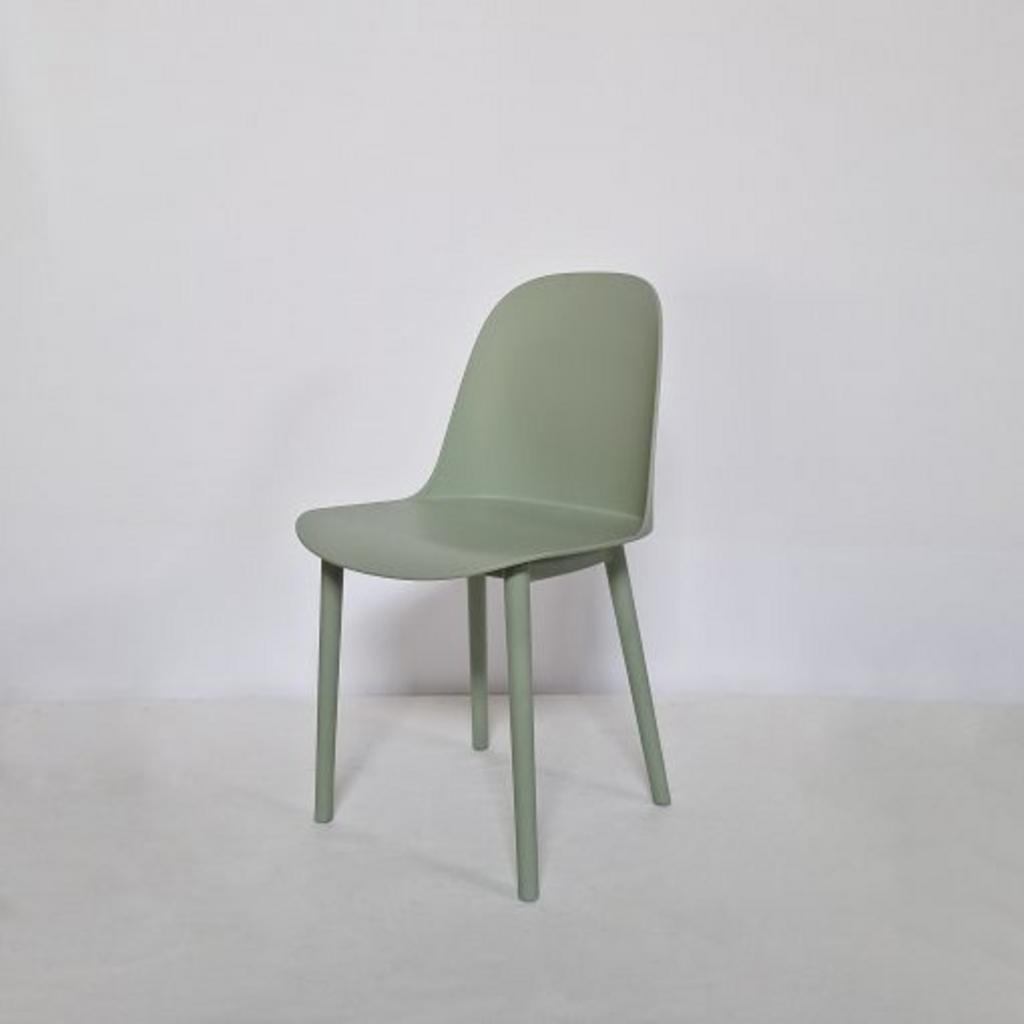 Kích thước tiêu chuẩn phù hợp mọi không gian và người sử dụng.