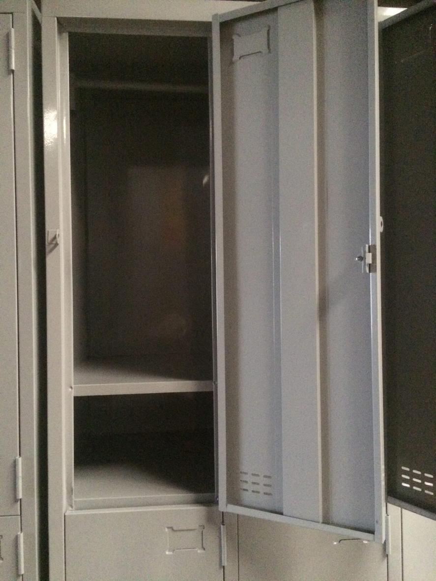 Tủ có kích thước tiêu chuẩn phù hợp đặt sát tường hành lang hoặc phòng thay đồ.