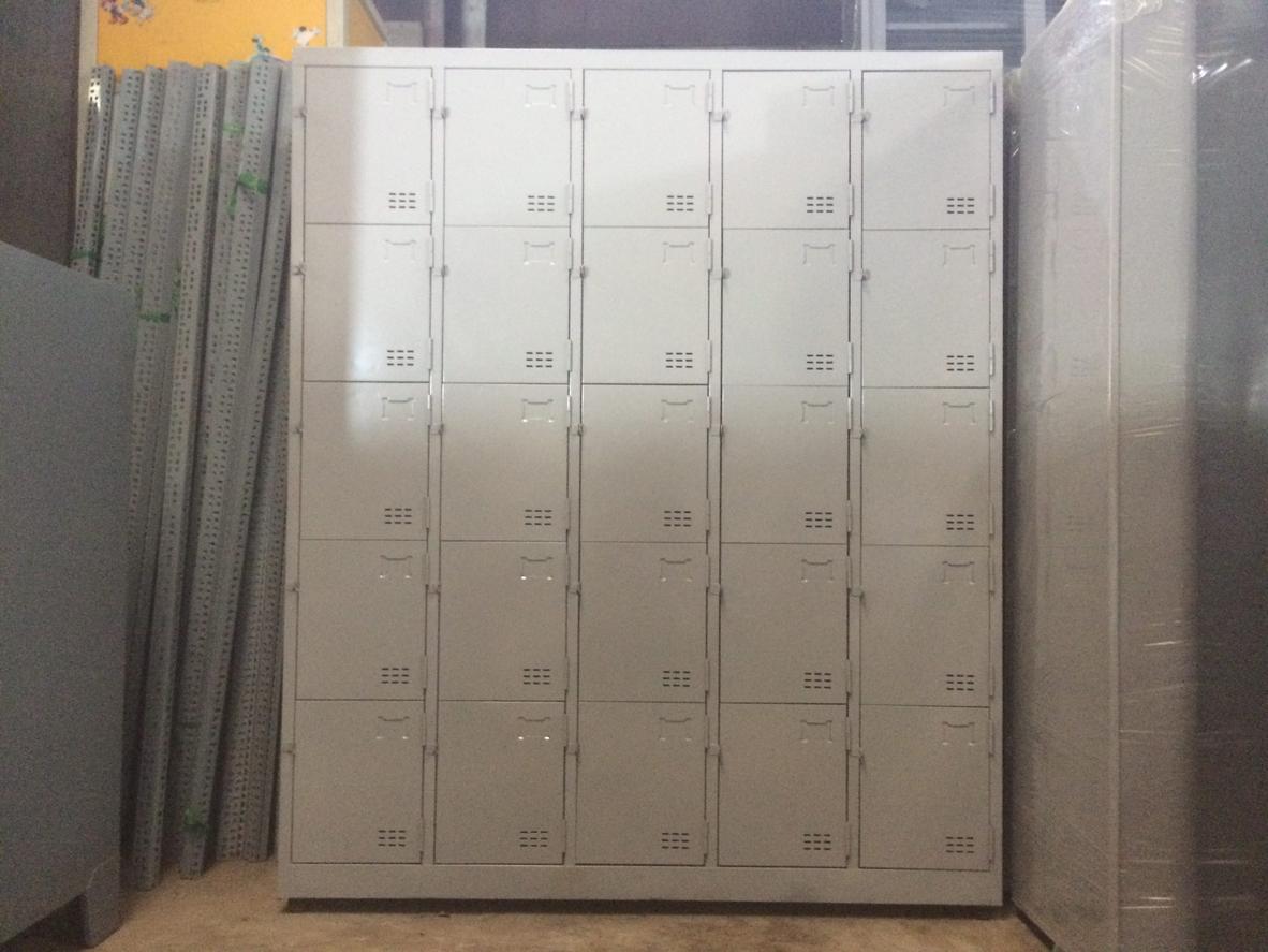 Ngăn tủ kích thước lớn thích hợp để nhiều loại vật dụng cá nhân khác nhau.