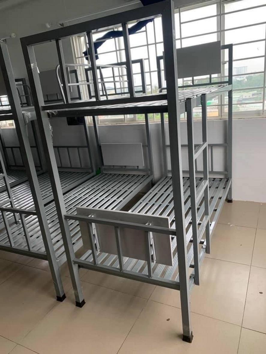 Giường với kích thước chuẩn dành cho phòng nhỏ, phù hợp mọi không gian sinh viên.