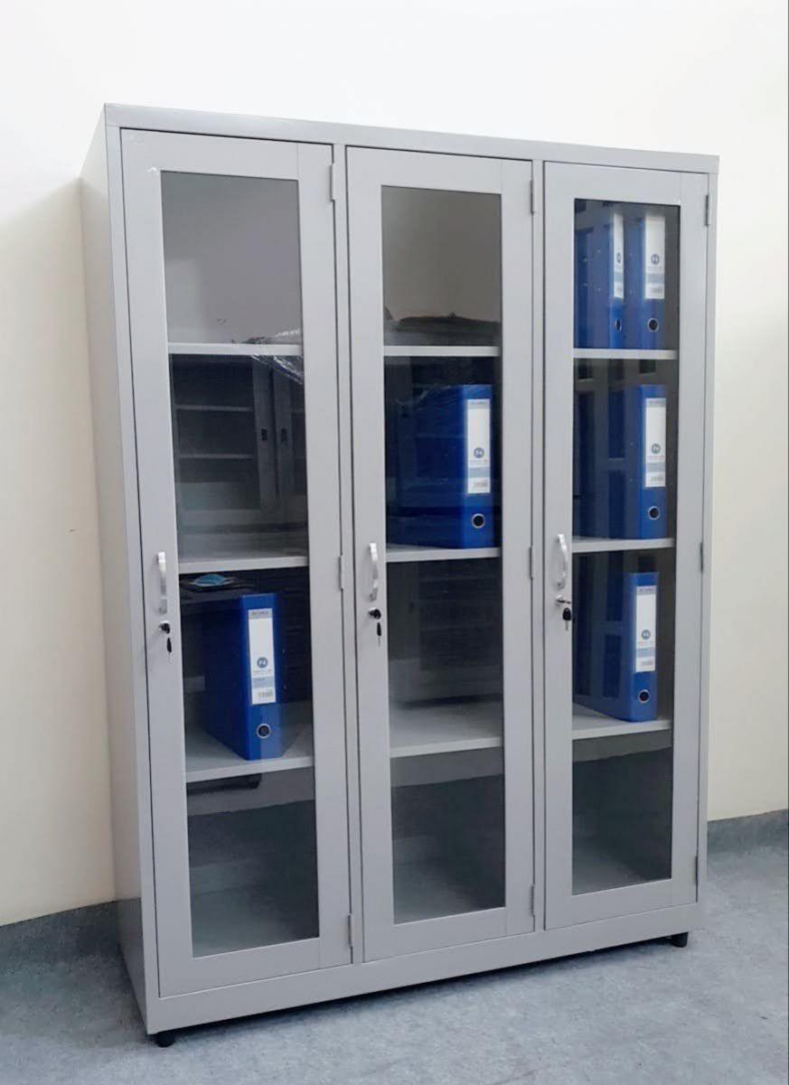 Ngăn kính 4 mm giúp quan sát tài liệu nhanh và giữ sạch khỏi bụi.