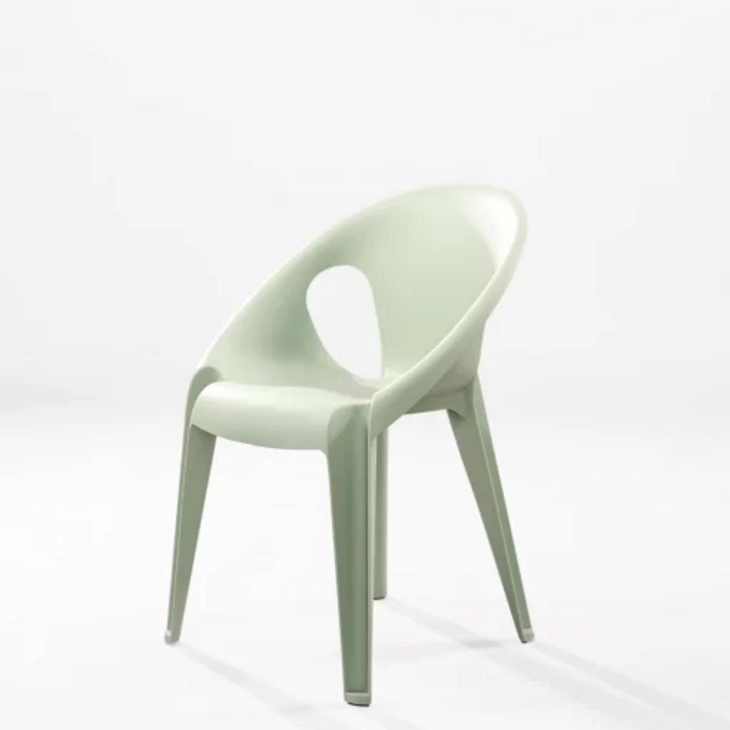 Thiết kế nhỏ gọn, trọng lượng nhẹ giúp dễ dàng di chuyển.