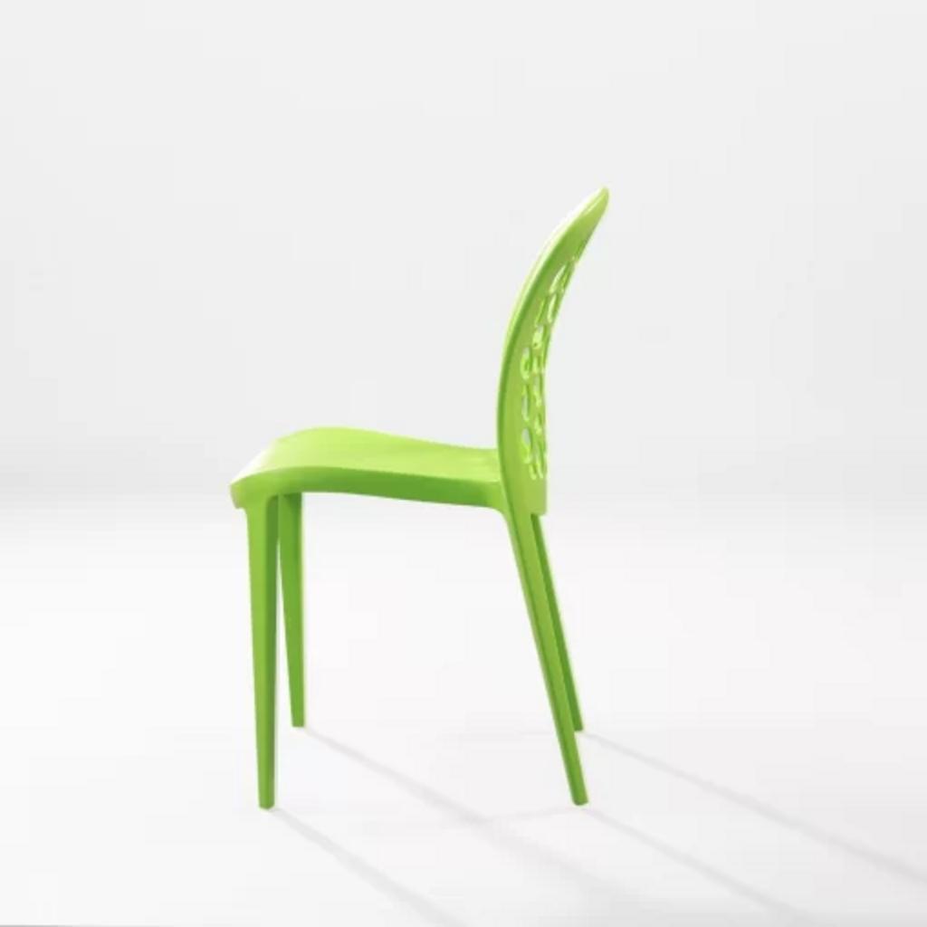 Ghế nhẹ, dễ dàng di chuyển và xếp chồng tiện lợi.