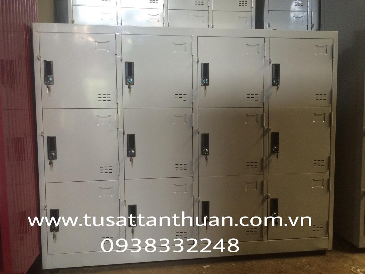 Lỗ thông gió trên cánh cửa giúp lưu thông khí hiệu quả.