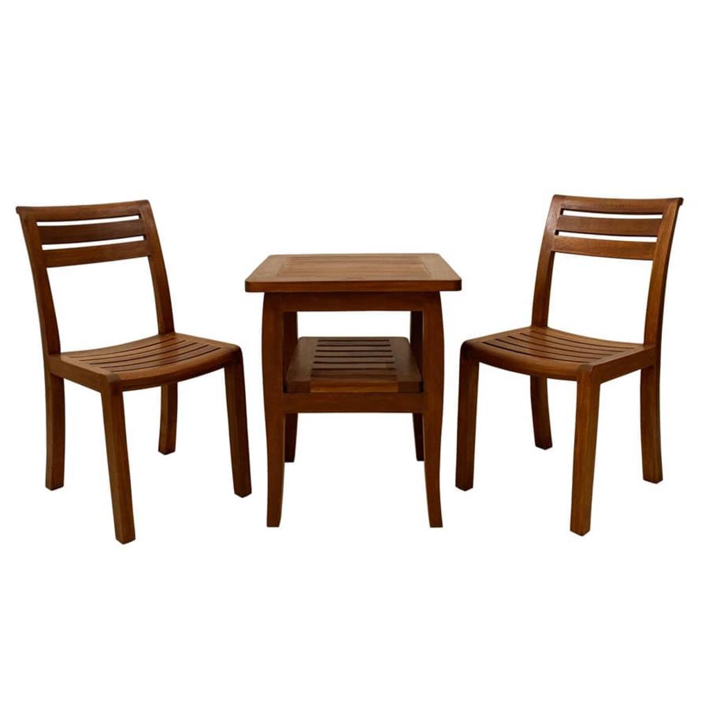 Lớp phủ dầu bảo vệ bàn gỗ khỏi nước, mối mọt và tác động của thời tiết.