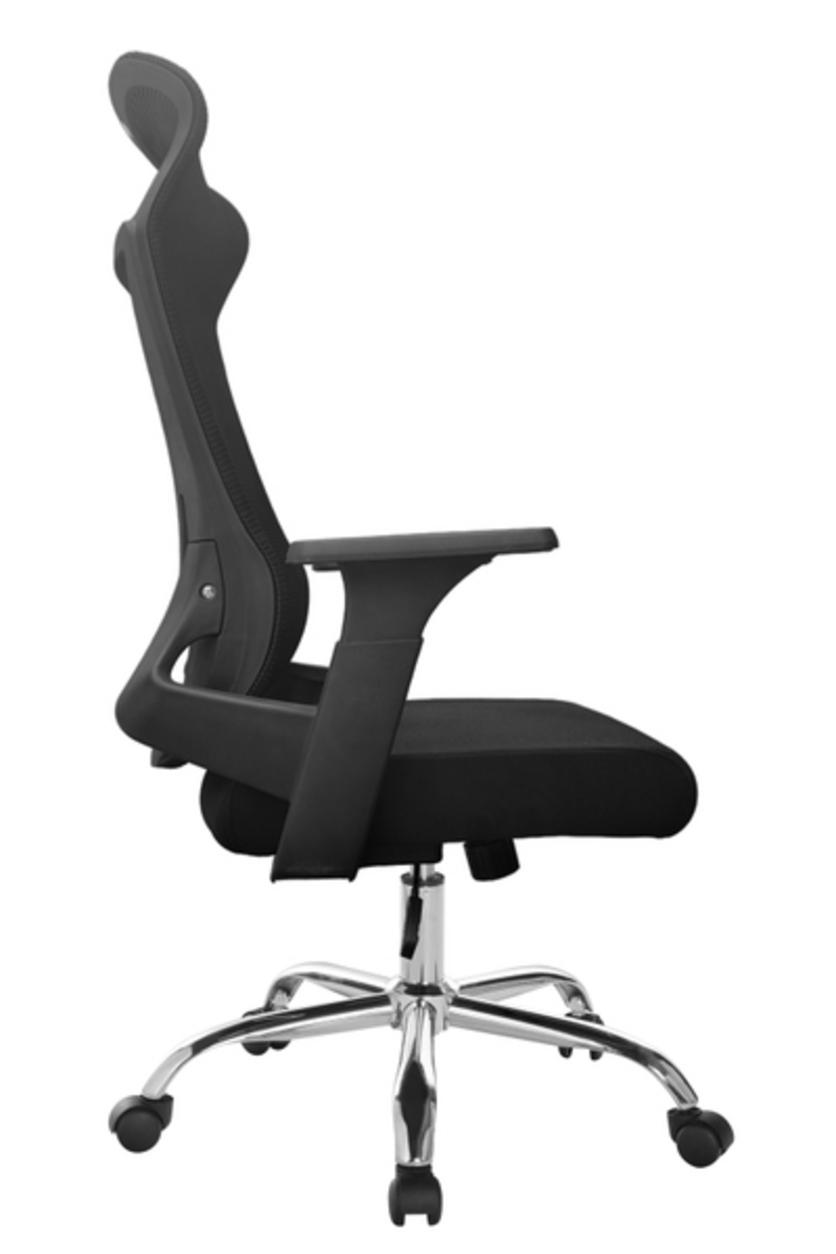 Lưng ghế bọc vải lưới thoáng khí giúp người dùng luôn mát mẻ và dễ chịu.