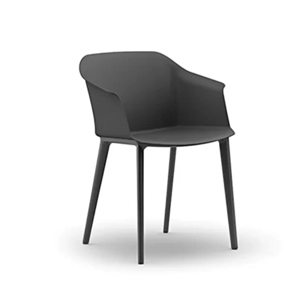 Lưng ghế uốn cong nhẹ giúp nâng đỡ cột sống, mang lại cảm giác thoải mái.